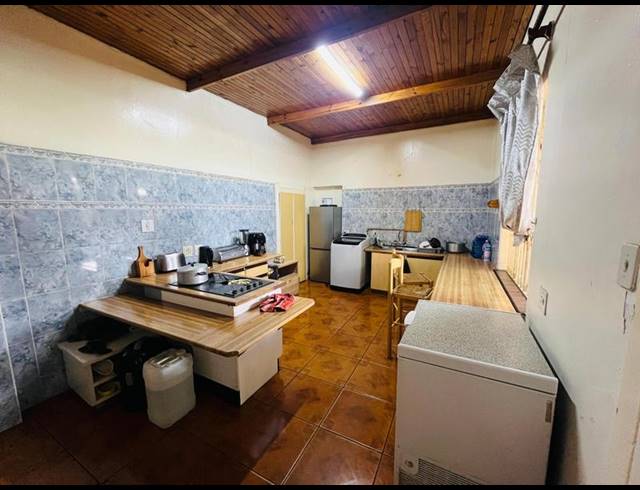 10 BEDROOM HOUSE FOR SALE IN KENSINGTON